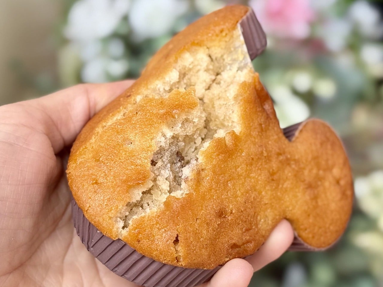 東京ディズニーシー食べ歩き定番メニュー「バナナ＆クルミマフィン」断面