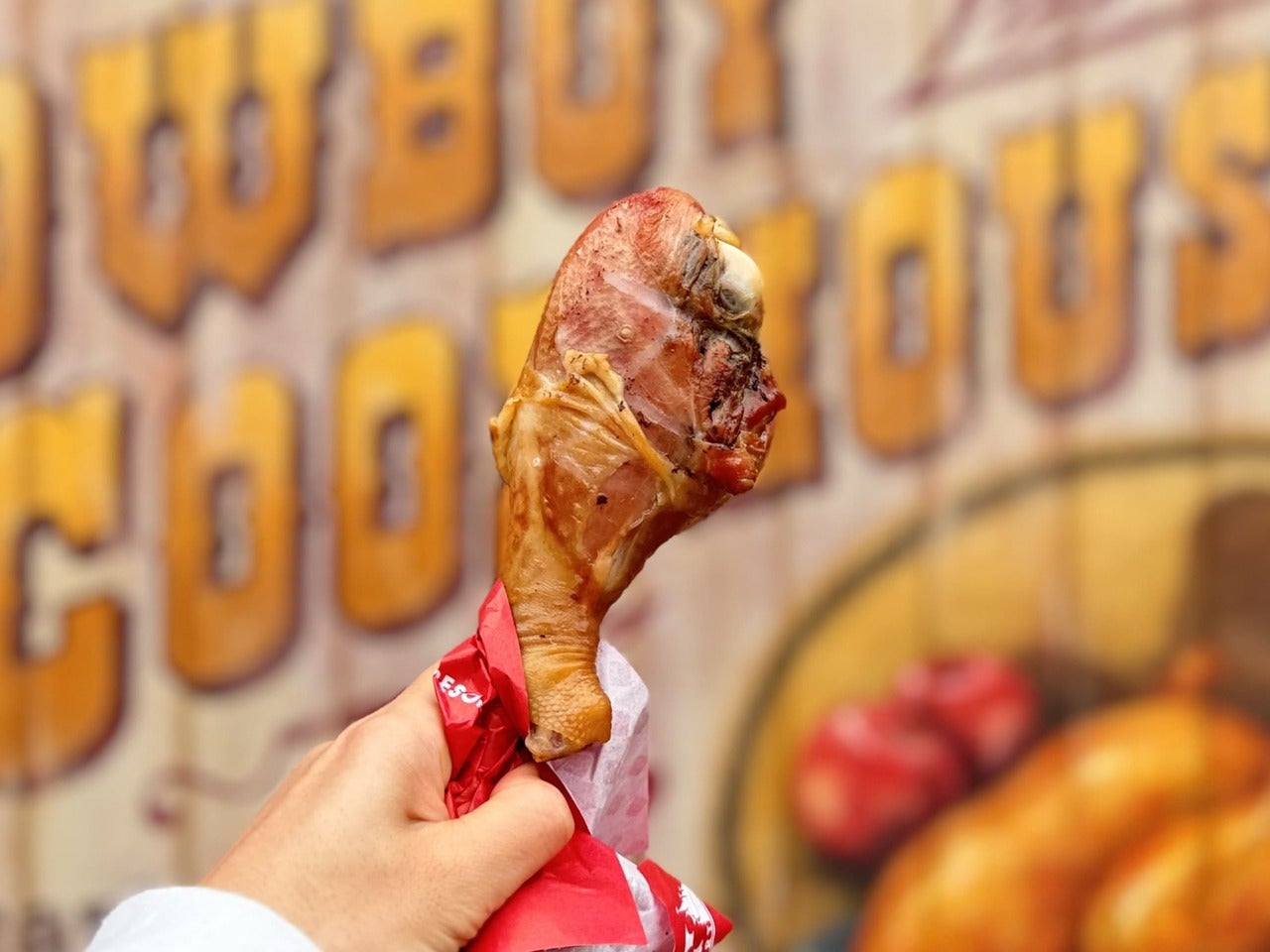 東京ディズニーシー食べ歩き 定番の肉メニュー「スモークターキーレッグ」