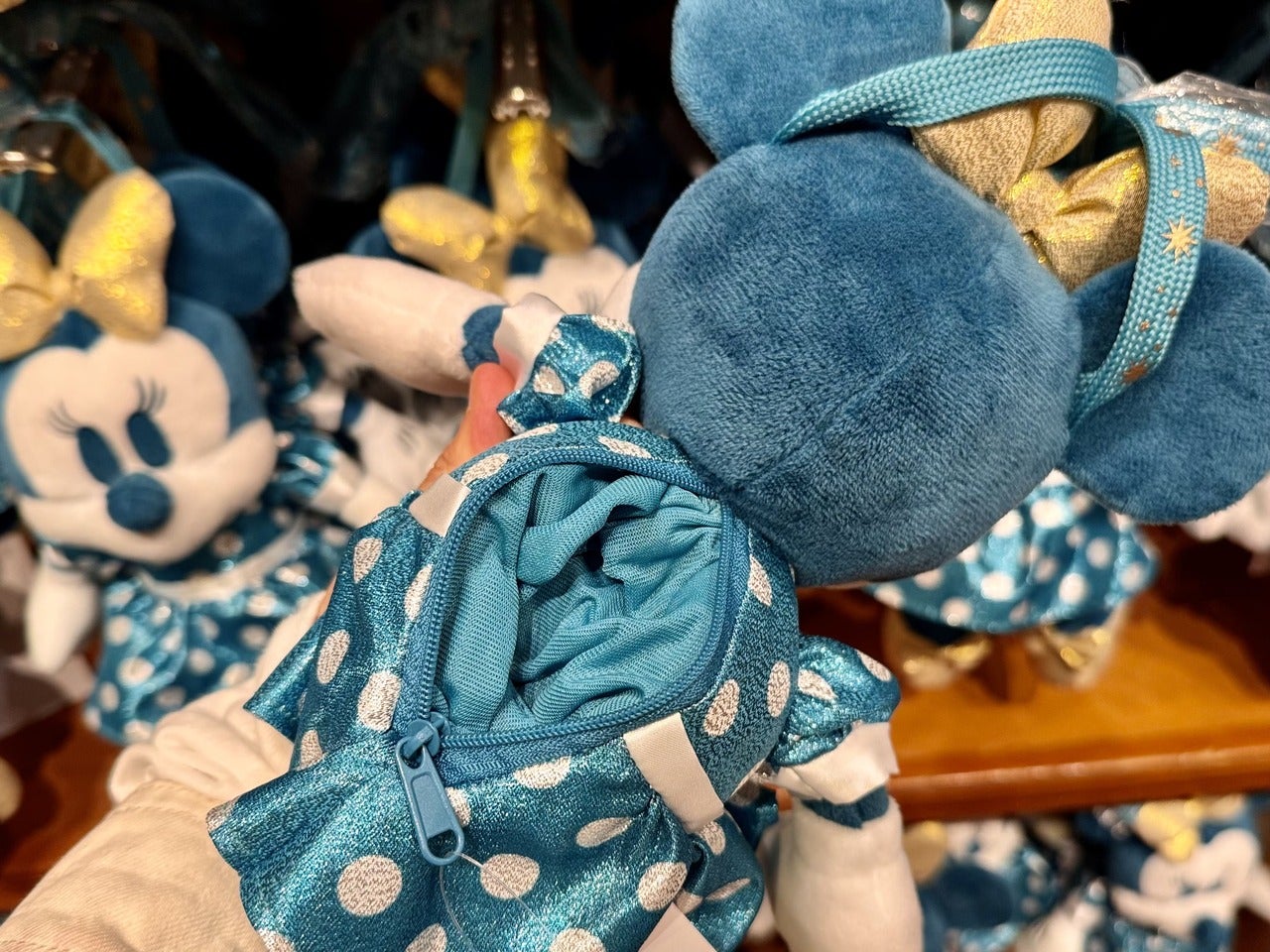 ディズニーシー25周年お土産・グッズ　ミニーの「ショルダーバッグ」後ろ