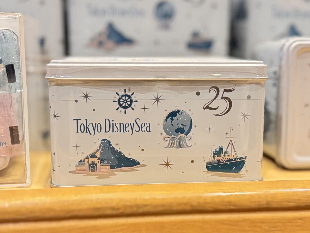 ディズニーシー25周年お土産「グミ」缶別角度１