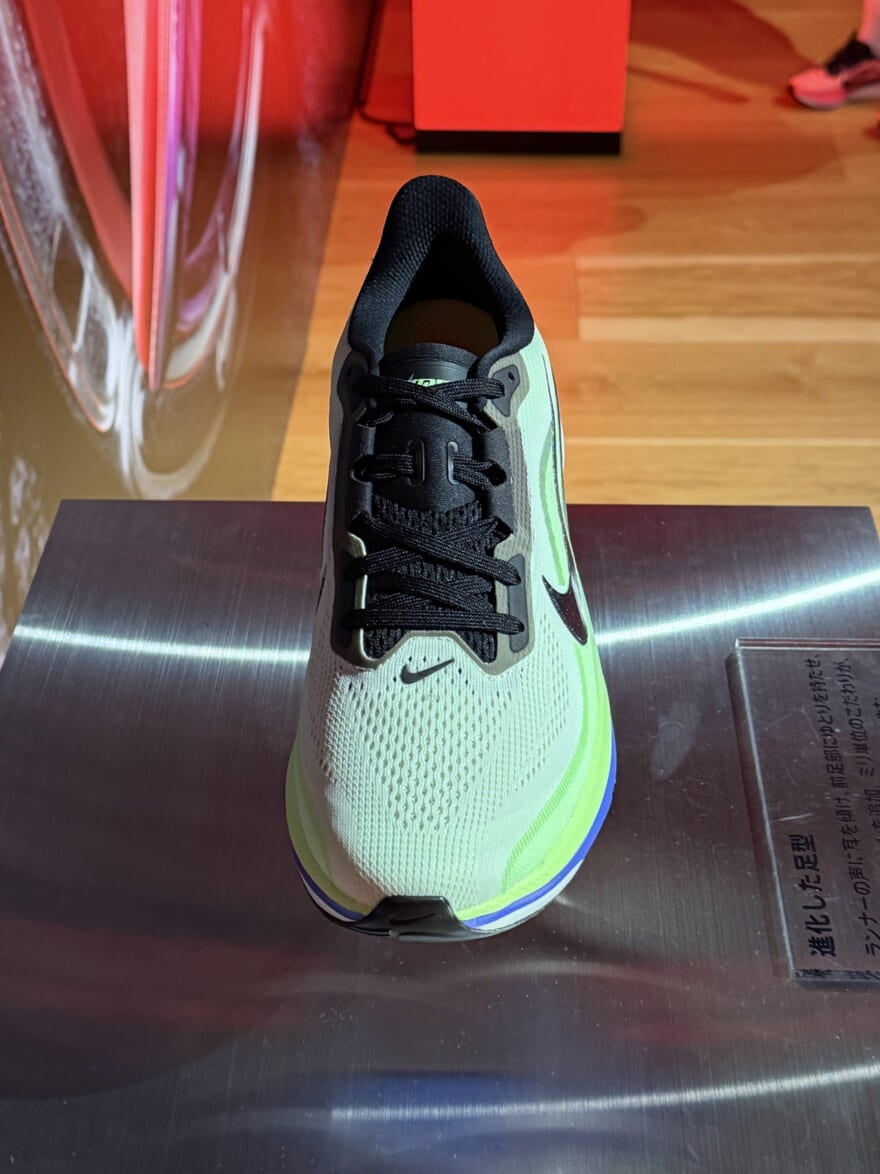 「ナイキ ペガサス 42」　 プロダクトプレゼンテーション　アッパー