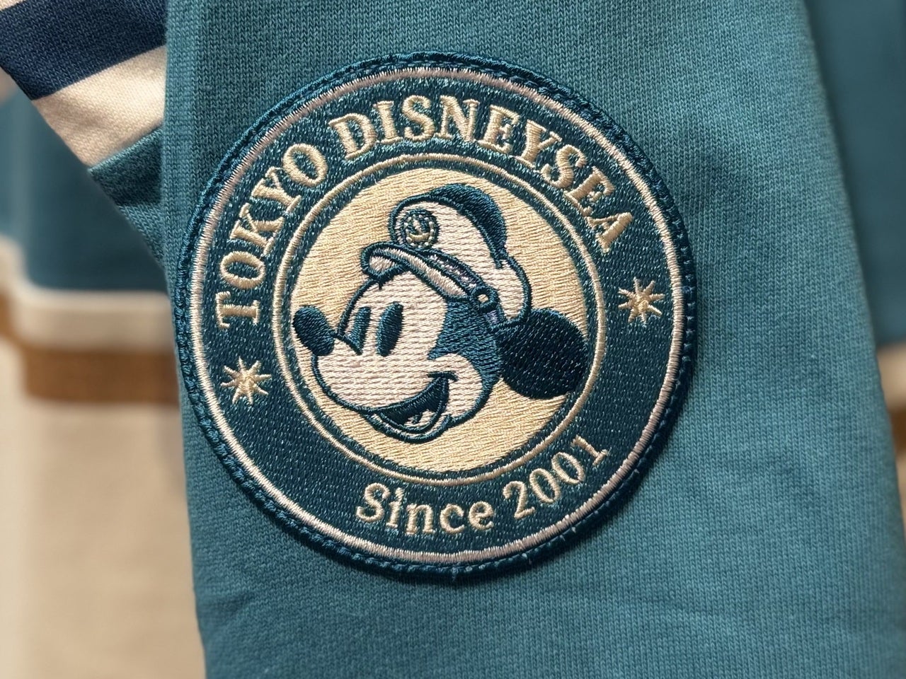 ディズニーシー25周年グッズ「ラガーシャツ」袖のワッペン