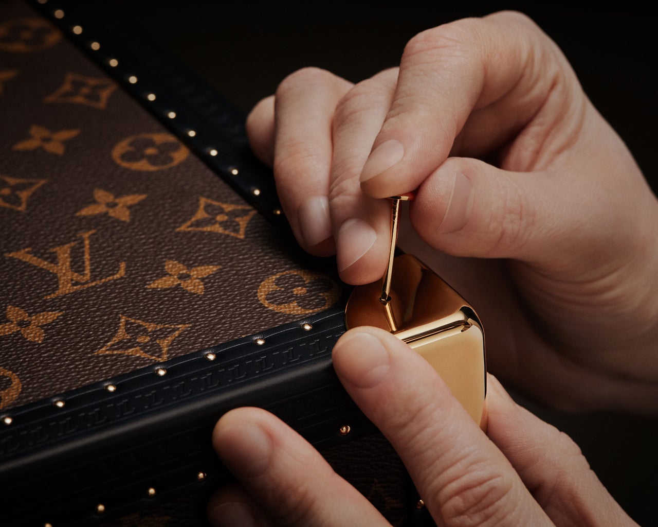 ルイ・ヴィトンが製作したF1日本グランプリ2026のトロフィーケースの製作過程