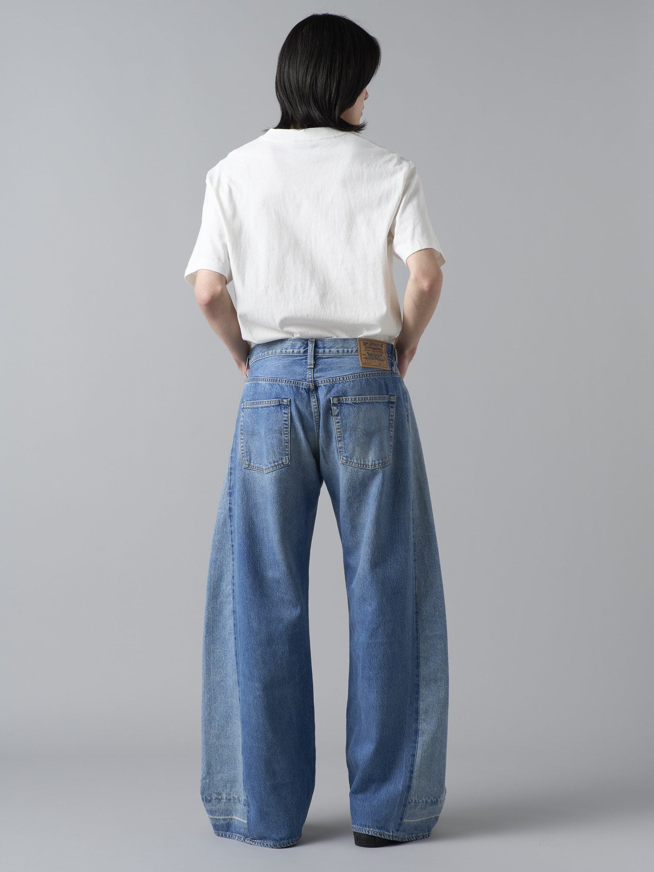 Levi's&reg; BLUETAB&trade; 1980s 501 Customizedの試着後ろ
