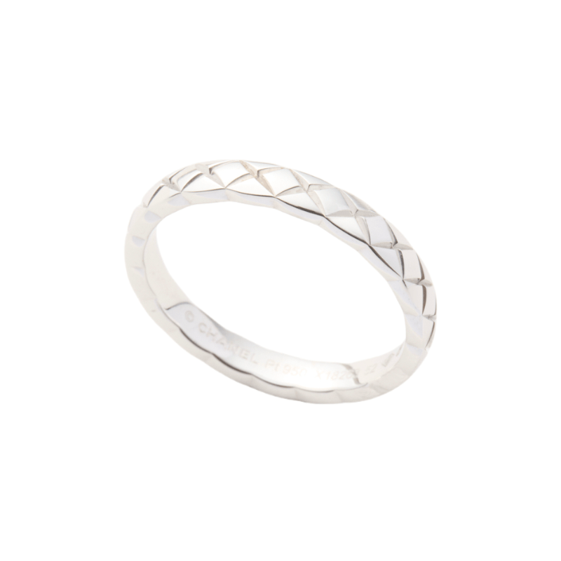 シャネルのリング「ココ クラッシュ」〈Pt〉