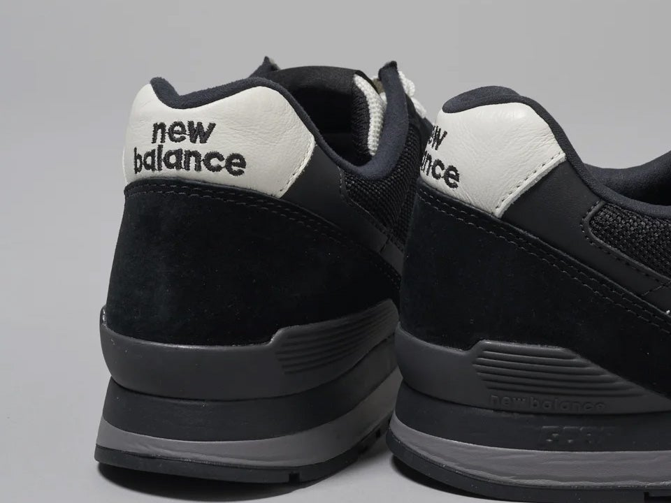 エディターが気になった春の新作「黒スニーカー」３選。ニューバランスの名作「996」からアディダスの都市シリーズ「パリ」まで...
