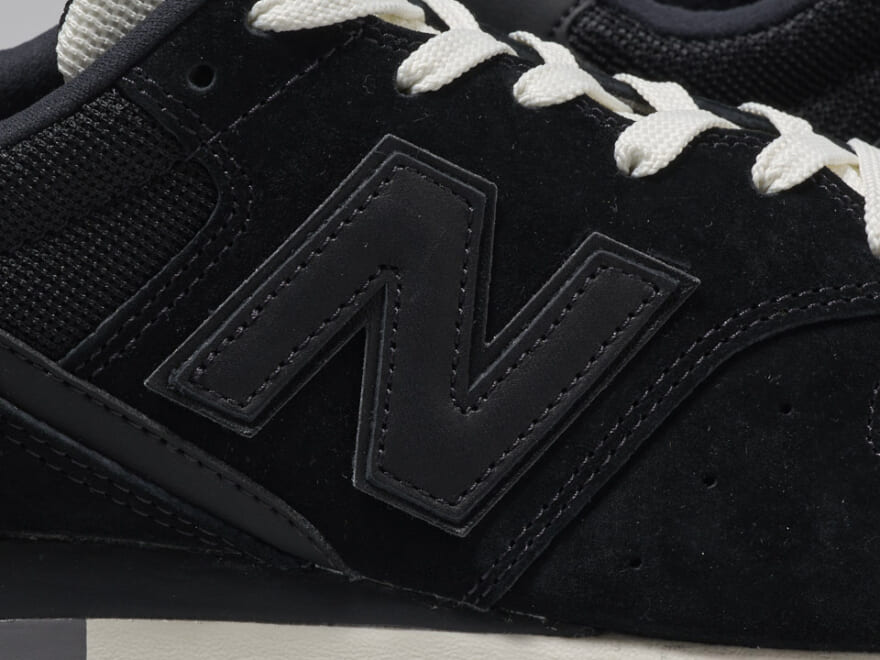 完売前に買うべき春の「新作ニューバランス」３選。計算し尽くされた白スニ、黒スニ、大人カラーの配色に注目！[New Balance]