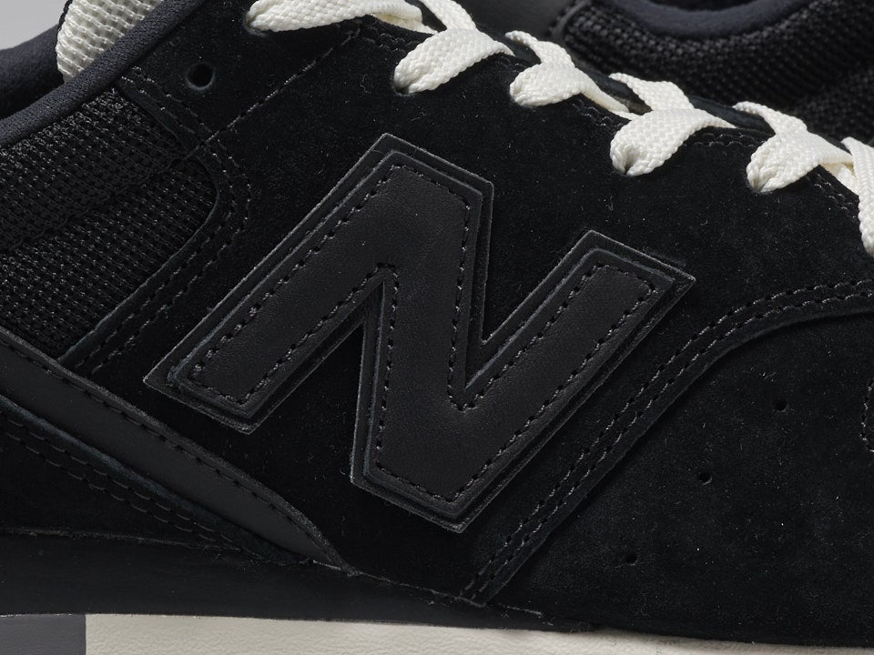 完売前に買うべき春の「新作ニューバランス」３選。計算し尽くされた白スニ、黒スニ、大人カラーの配色に注目！[New Balance]