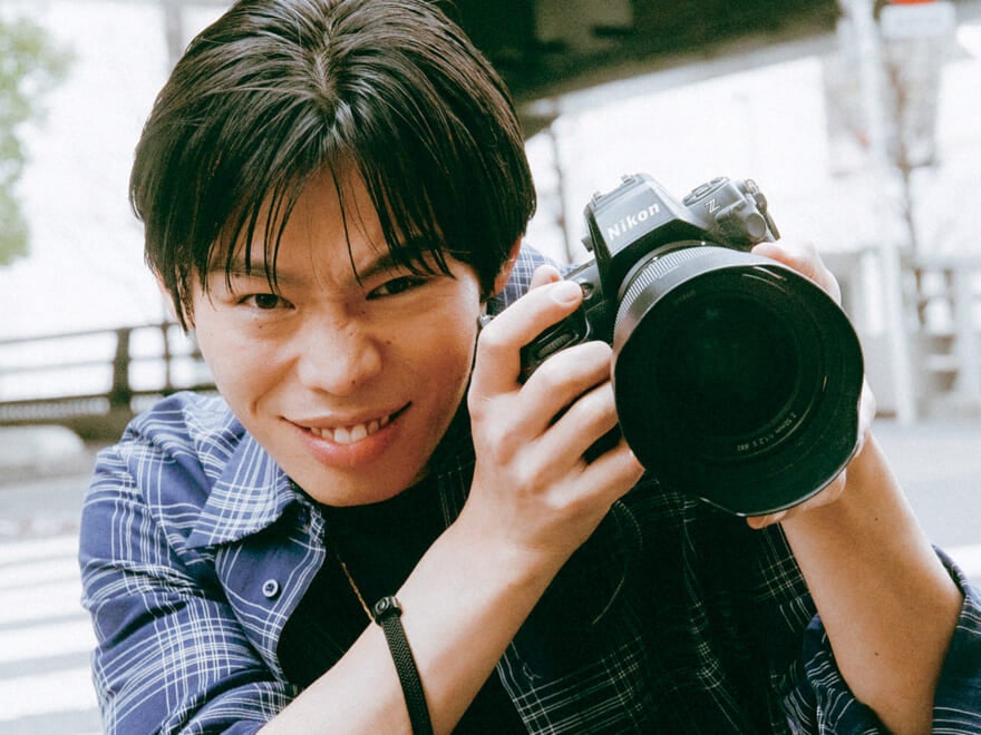 かが屋・加賀がおすすめする「Nikon」のカメラ３選。Zf、Z8、1 V3...どんぐりたけしの“ハレの日”を撮影した特別な一枚も公開！