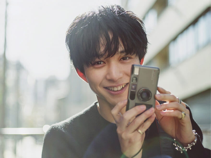 鈴木 仁の相棒カメラは？Canon EOS-3、PENTAX 17...同級生のフォトグラファーとともに“初心者向け”カメラもおすすめ！