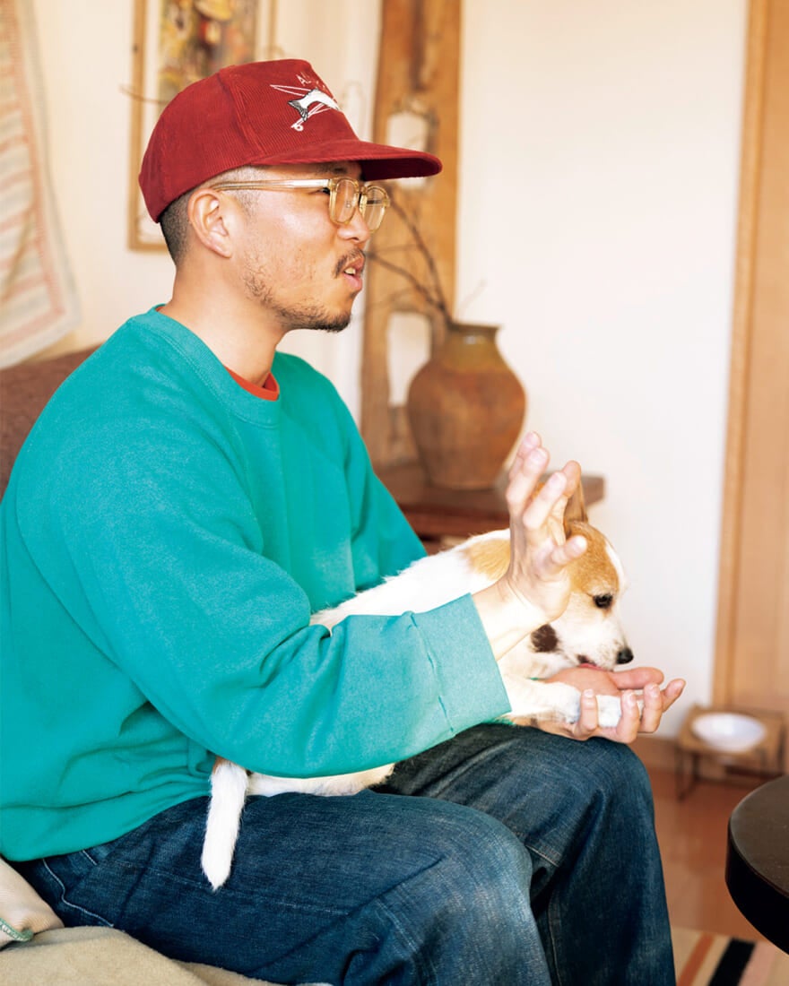 インテリアスタイリストの島 尊行 さんと愛犬のルーちゃん