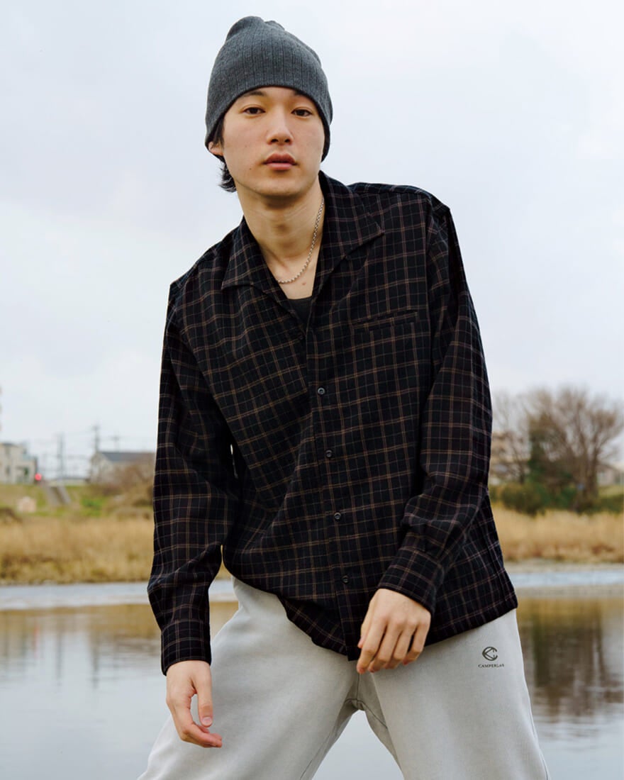 黒シャツ アップ