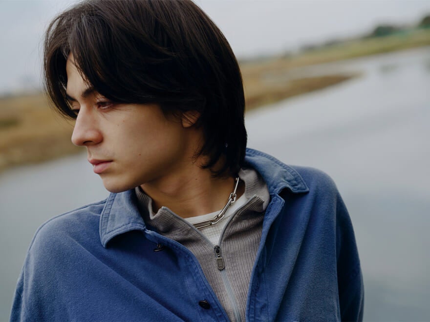 オーバーシルエットのシャツ　アップ