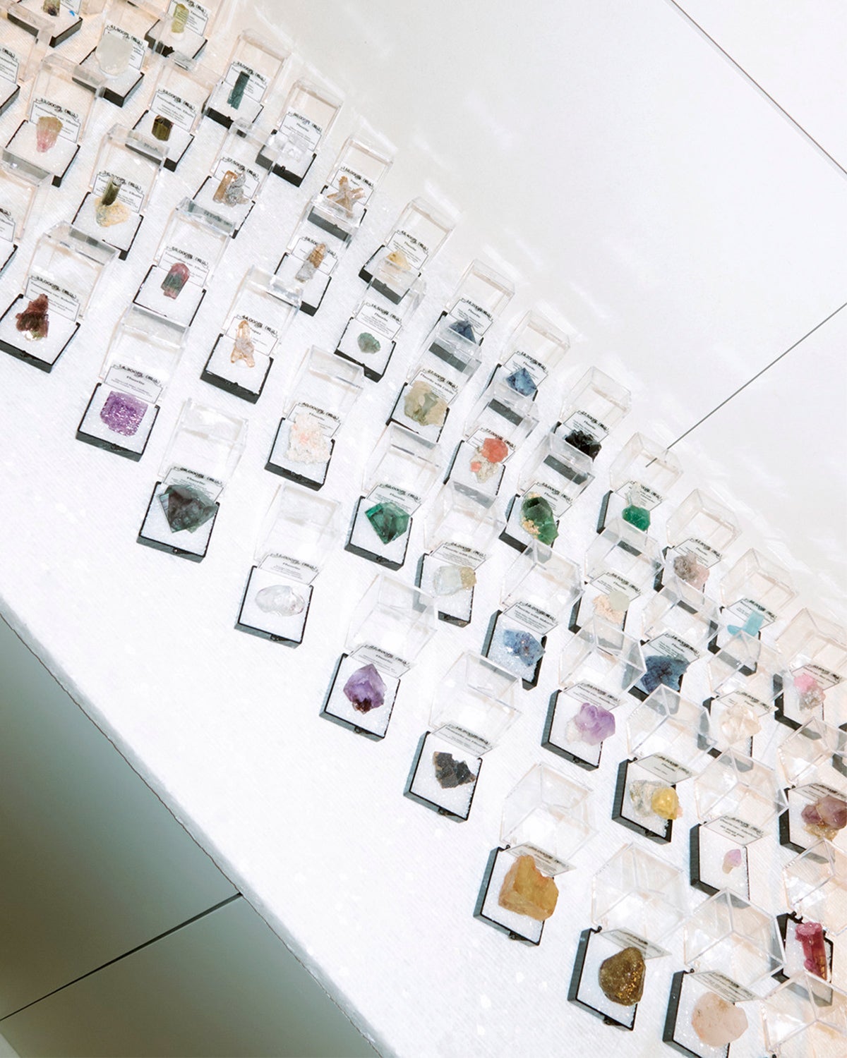 並べられた鉱物　２