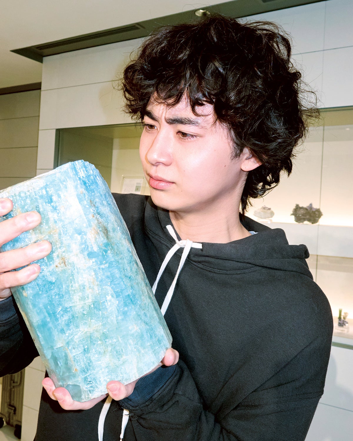 アクアマリンを抱える豊田