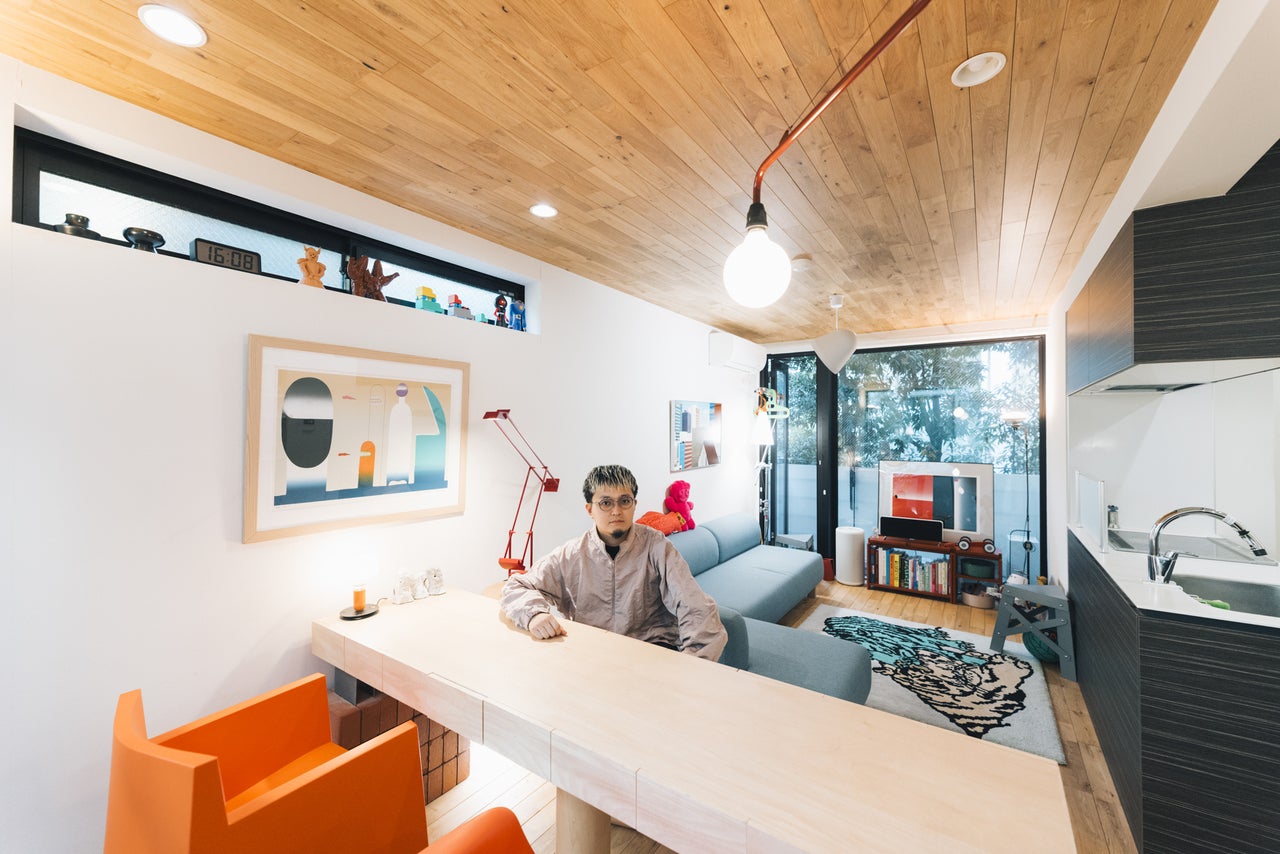 「2LDK 56平米 31帖」ふたり暮らしで見つけた、ミニマルとポップが溶け合う心地よさ【おしゃれ男子の部屋カタログ／Vol.47】