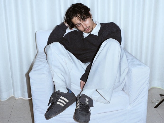 【特別なスーパースター】「アディダス オリジナルス」「アトモス」「常田大希氏」によるトリプルコラボスニーカーがリリース！