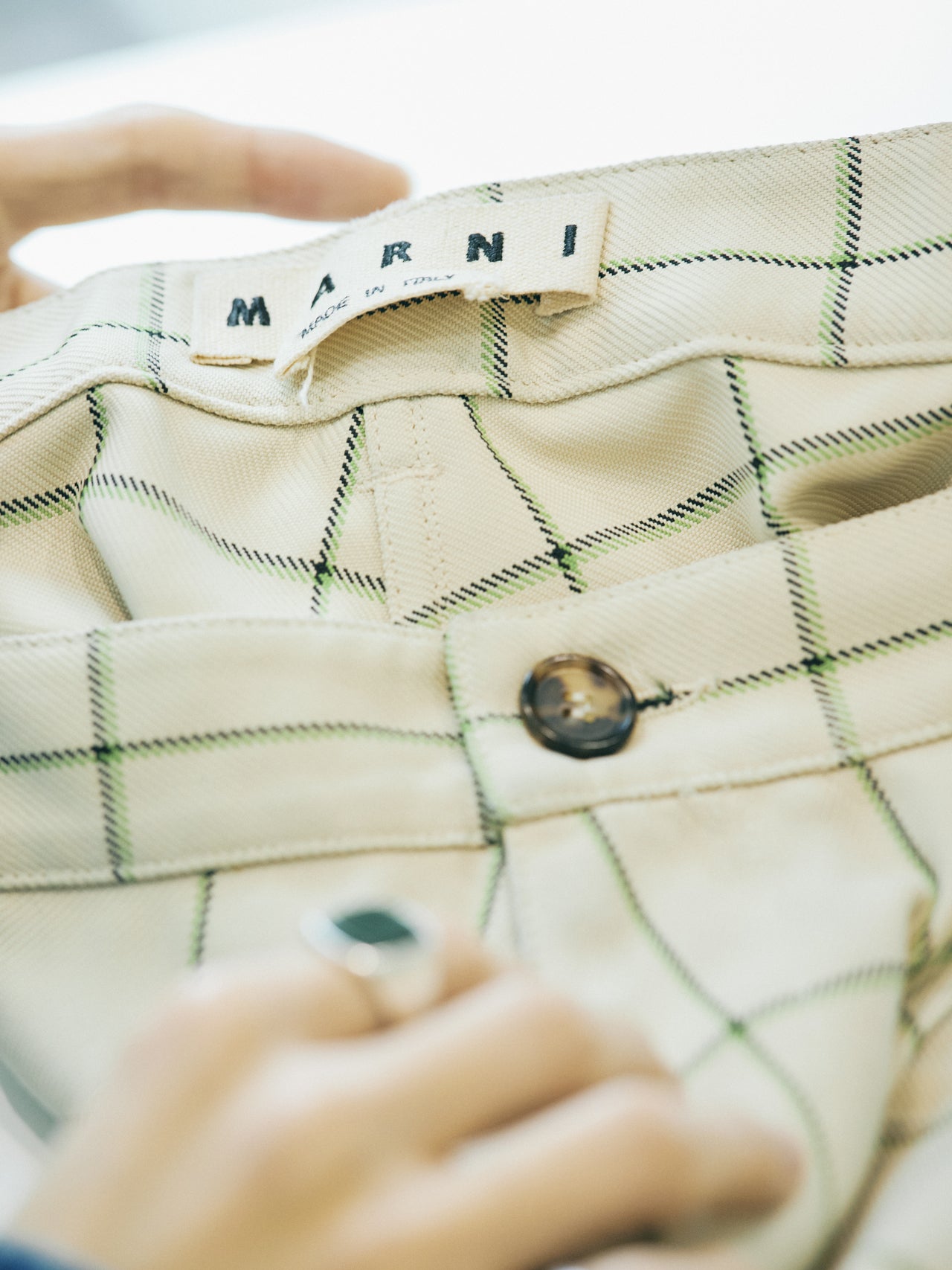 3.〈MARNI〉のワイドスラックス　２