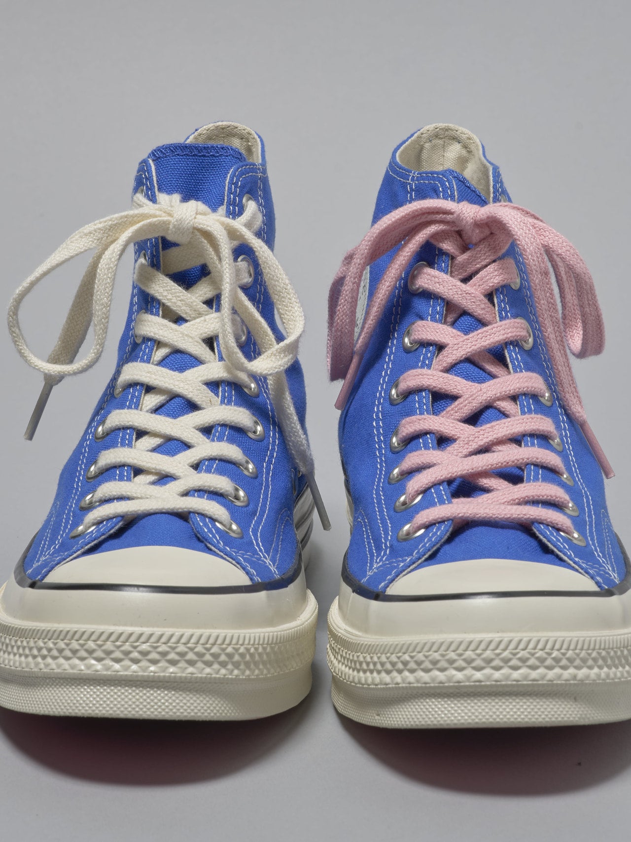 コンバース&times;MoMA デザインストアのコラボスニーカー　ALL STAR LGCY HI / MoMAのシューレース