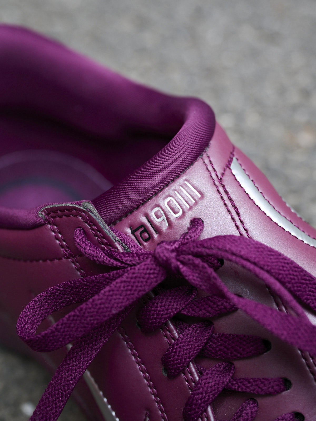 ナイキ　トータル90　ロゴ