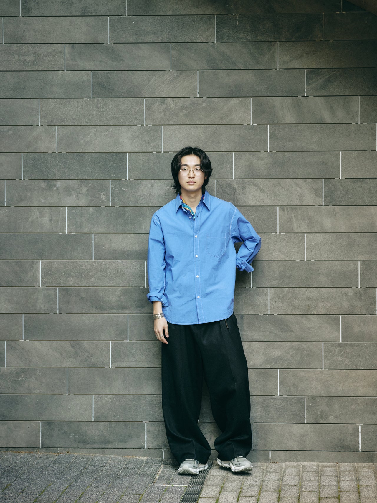 〈MERRELL〉のスニーカーの着こなし