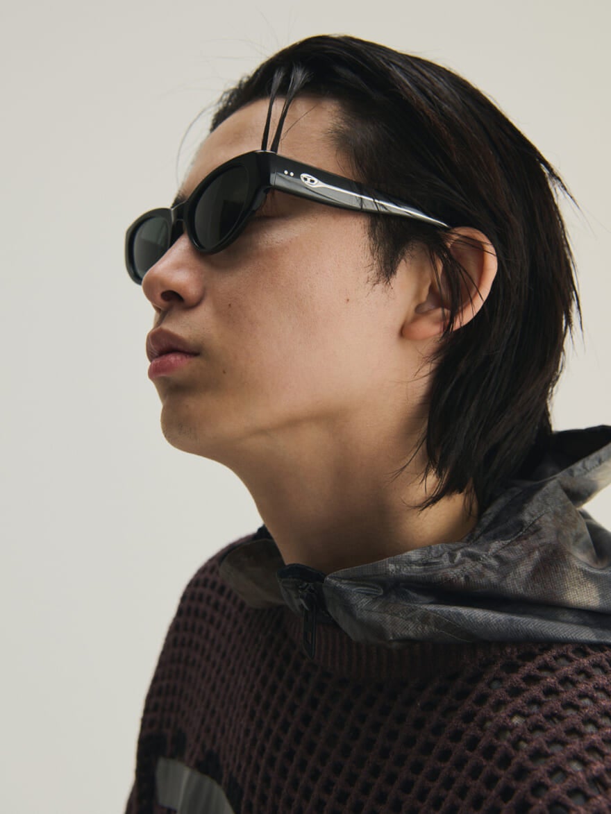 DIESELの2026年春夏物のサングラスを着用する豊田裕大さん
