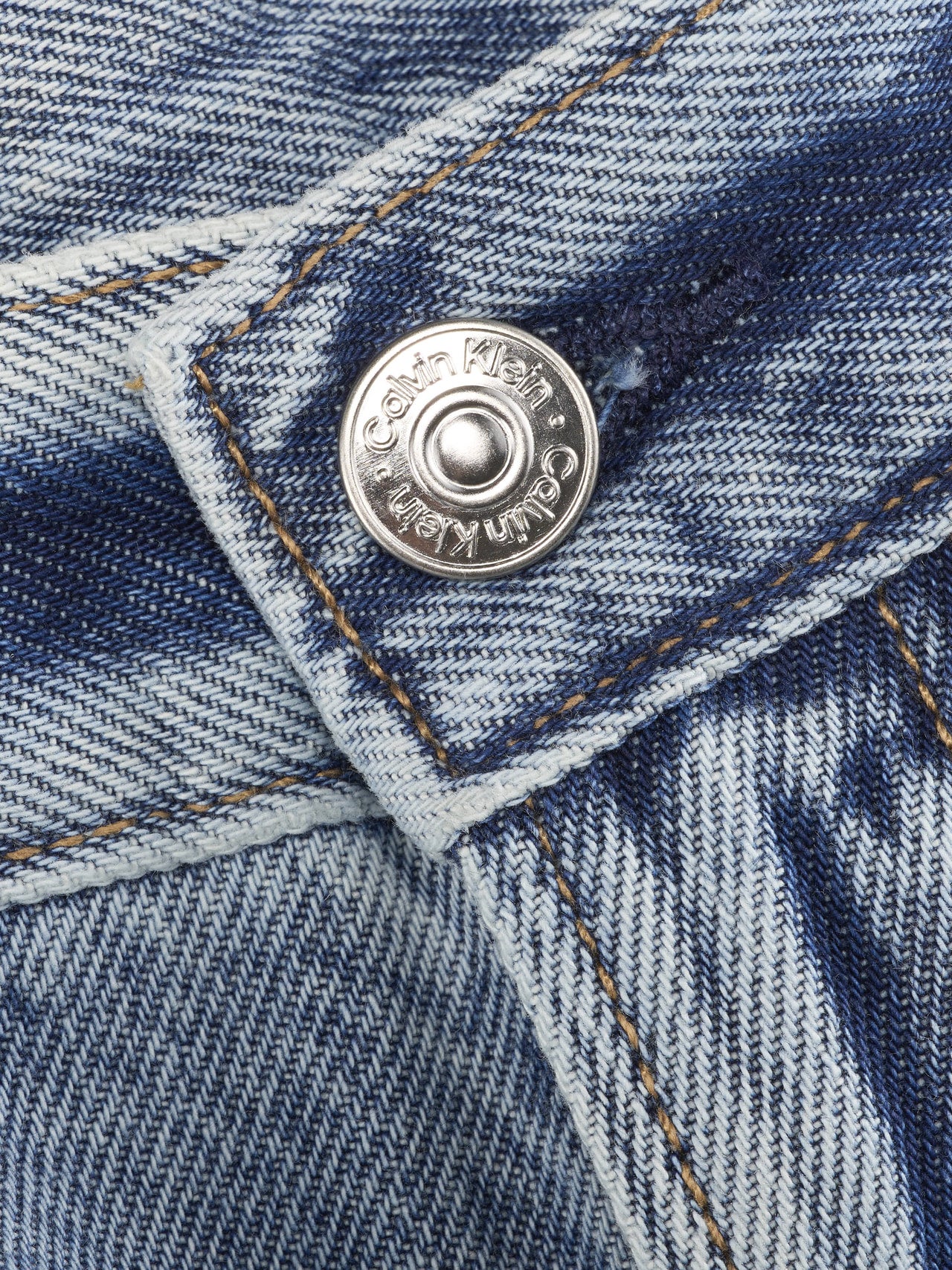 カルバン・クラインのEXTREME BAGGY JEANのボタン
