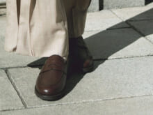 春の「大人ローファー」大全30選！ローファースニーカーもいいけれど着こなしの格上げにはやっぱり革靴を。