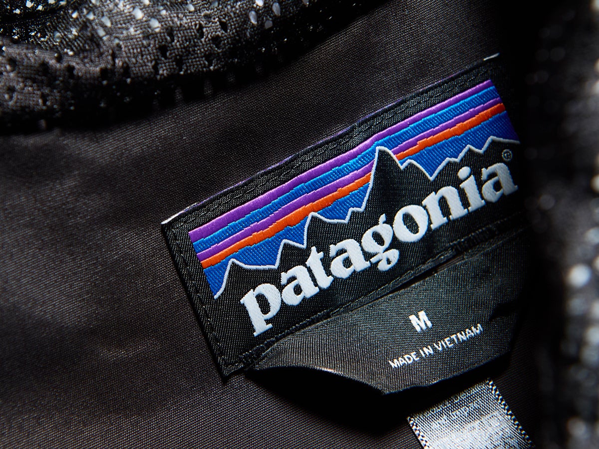 「アウトドアブランド」でもジャケットは黒がイイ！ モンベル、パタ...GWに向けて買いたいブラック名品10選！