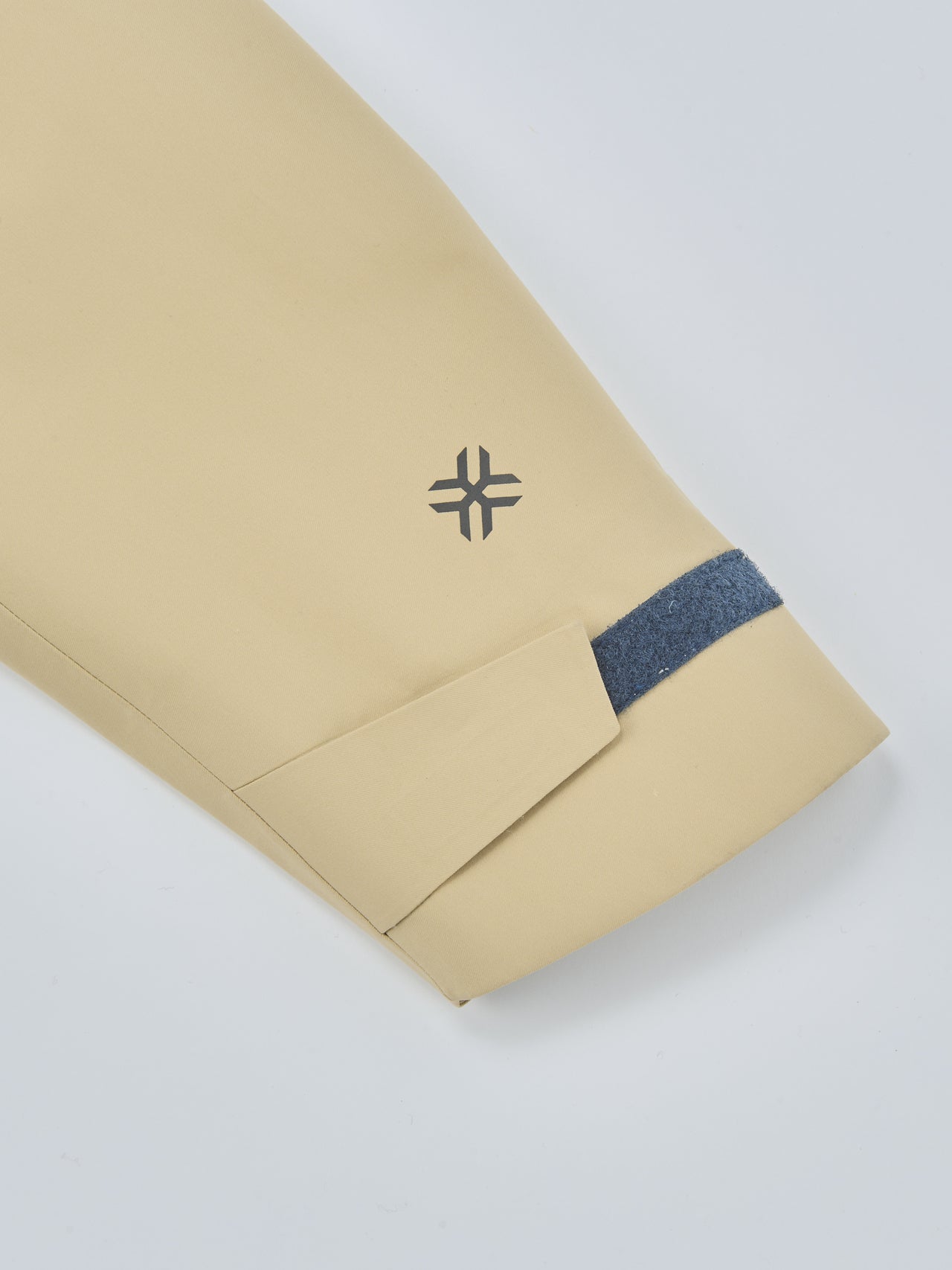 AYAQ、LONAK-XT ハードシェルジャケット、袖