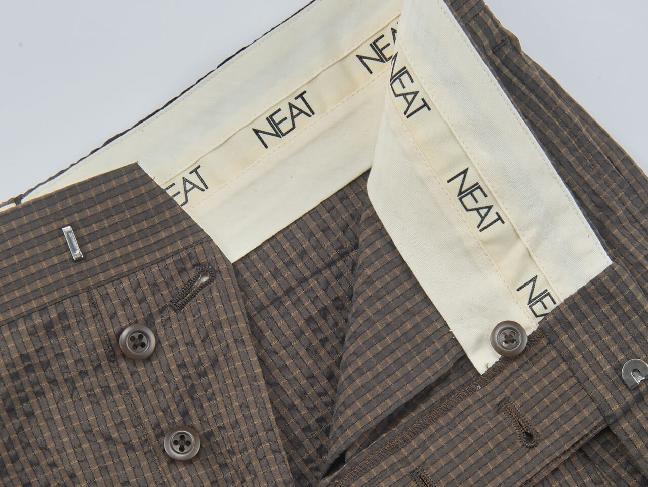 暑い日に頼りになる「NEAT」のシアサッカーパンツ、フランス発の防水ジャケット...【プレスたちの春の指名買いリスト】