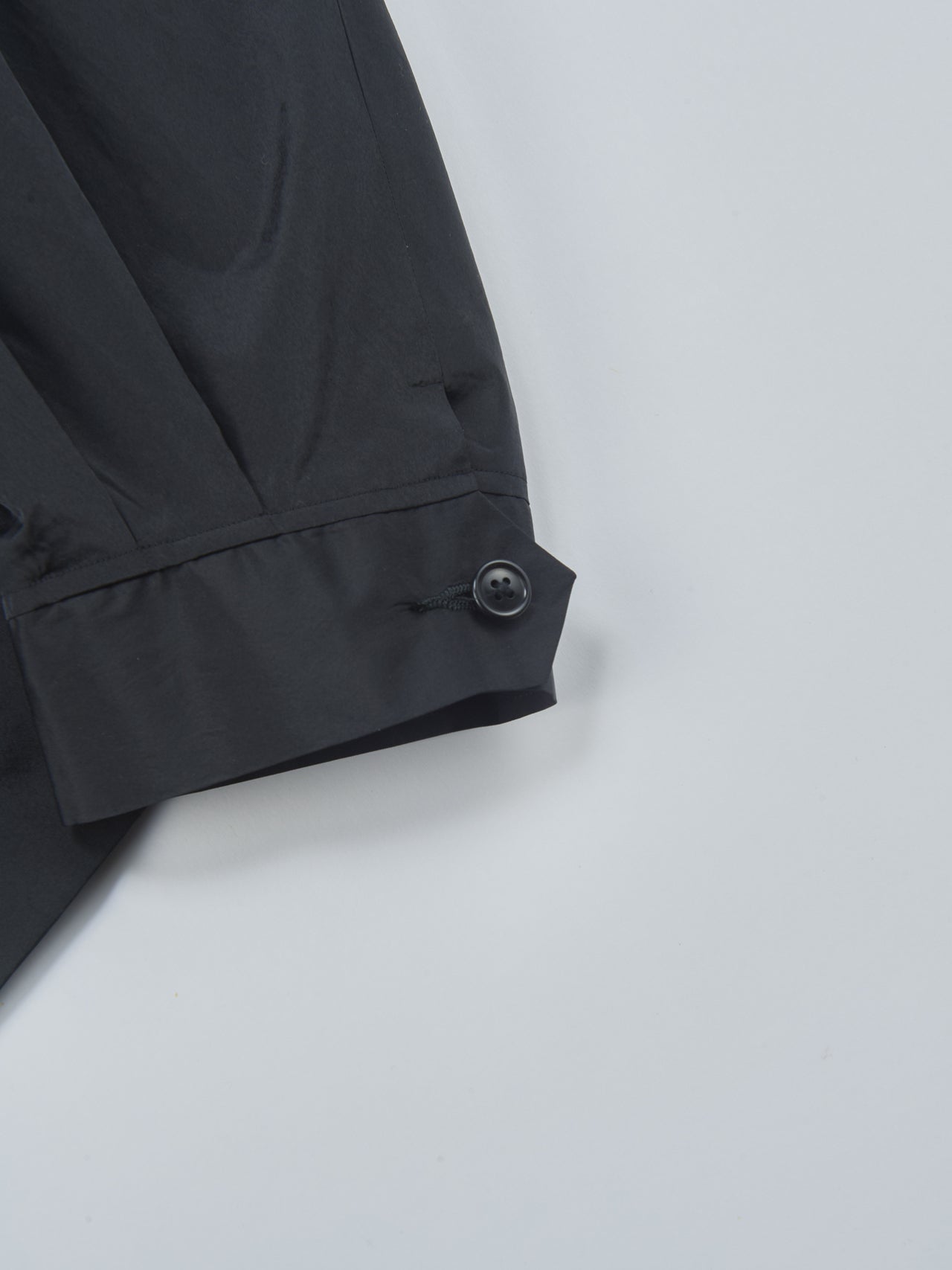 blurhms、Poly-Silk Zip Jacket、袖