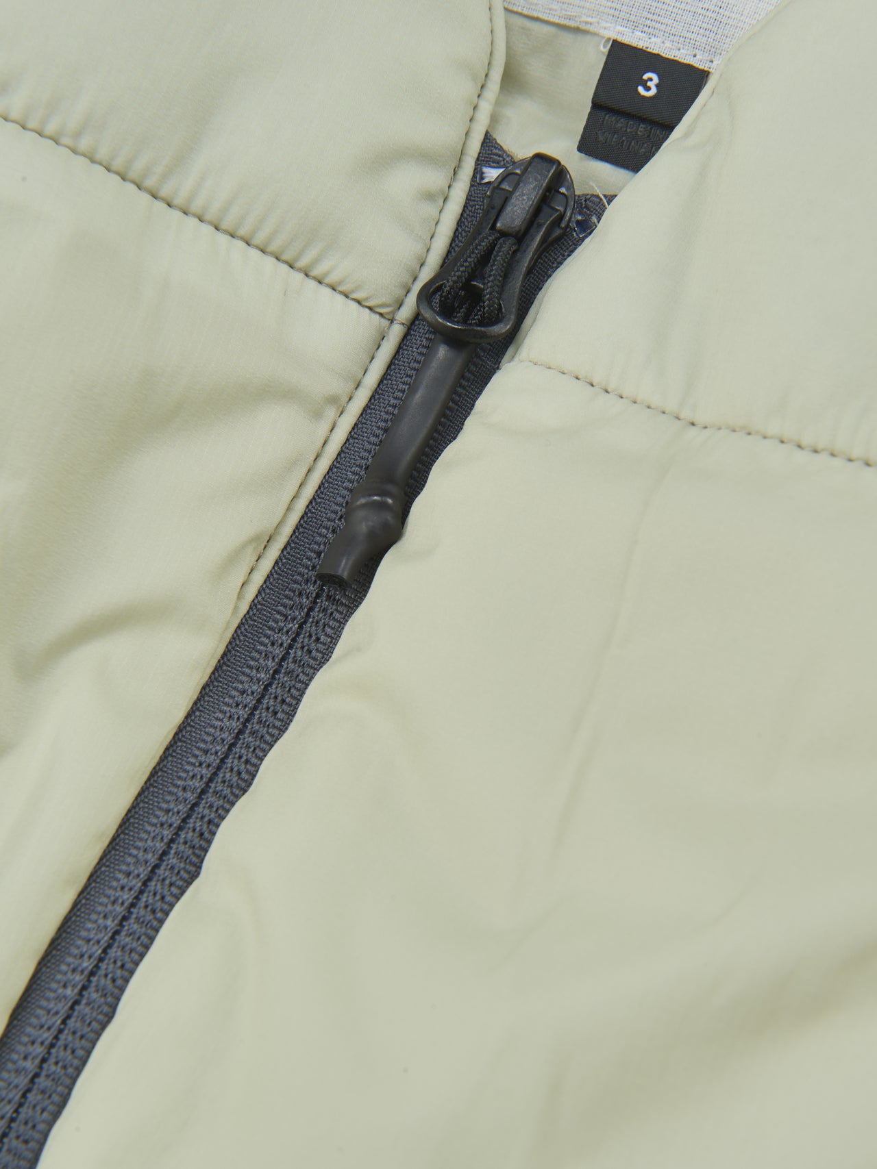 OUR LEGACY WORK SHOP&times;Goldwin、インサレーテッドベスト、ファスナー