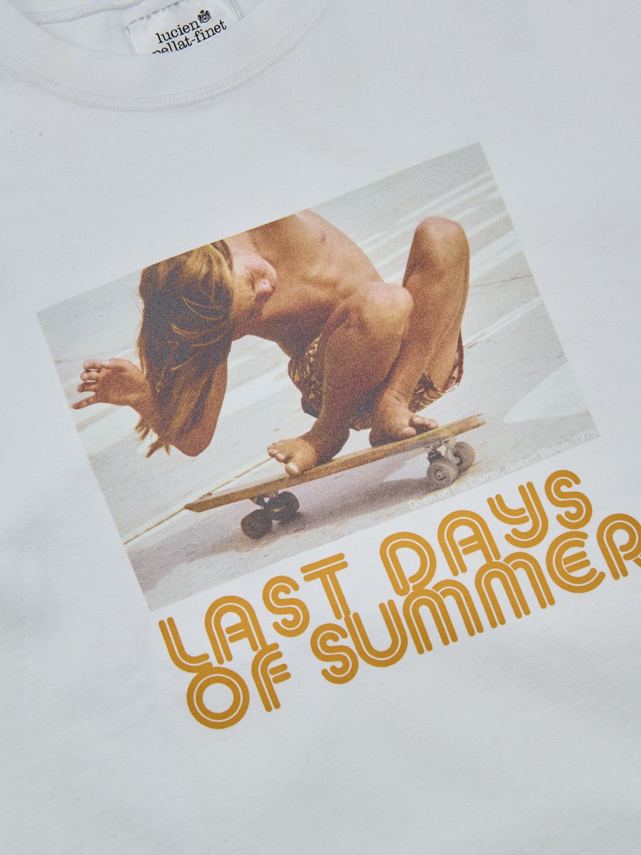 lucien pellat-finet、＜HUGH HOLLAND＞ユニセックス Ｔシャツ &rdquo;Down On The Corner (Balboa Beach, 1975)&rdquo;、プリントディティール