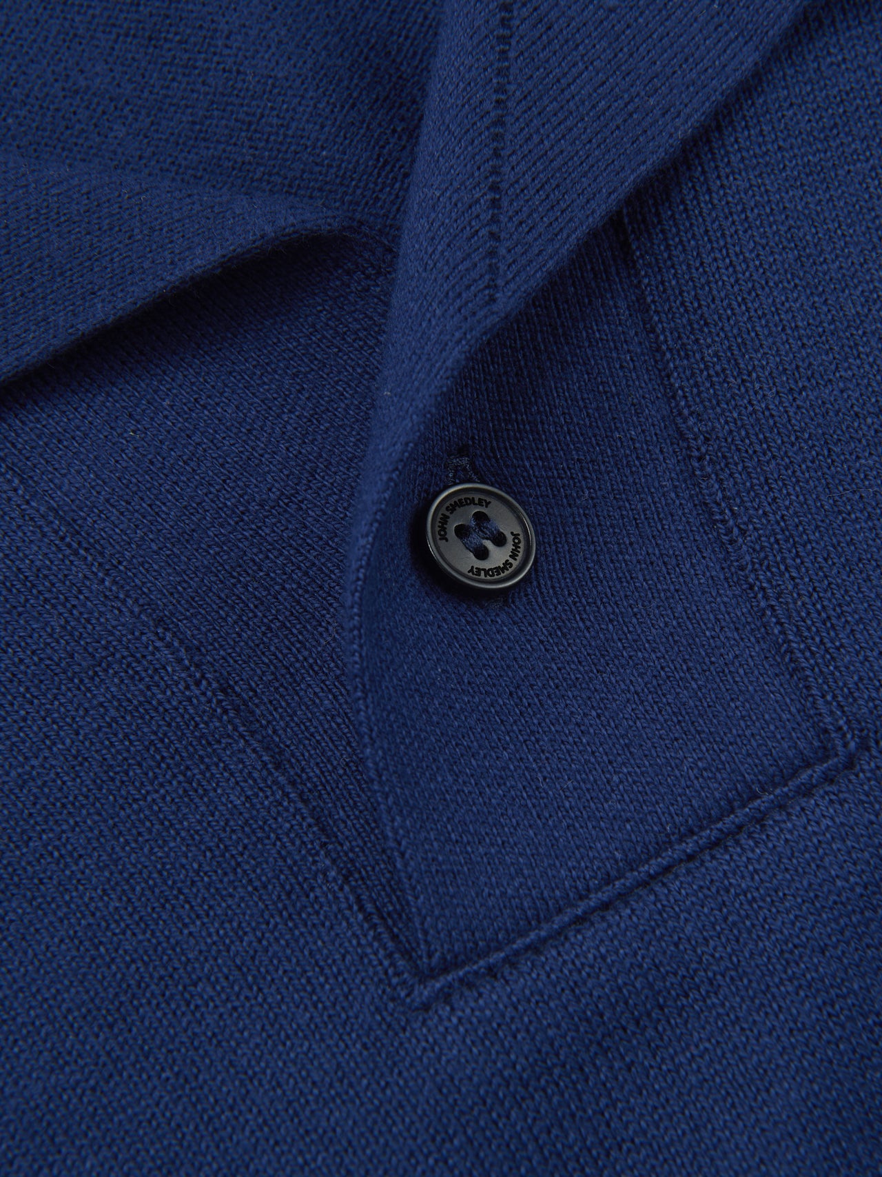 JOHN SMEDLEY、コットン スキッパーネックニットプルオーバー、フロントボタン