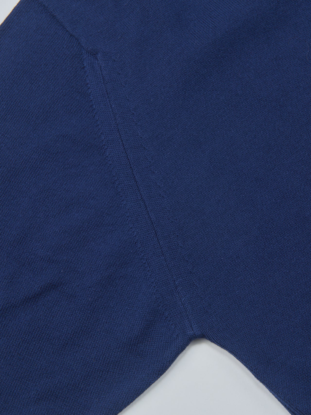 JOHN SMEDLEY、コットン スキッパーネックニットプルオーバー、脇