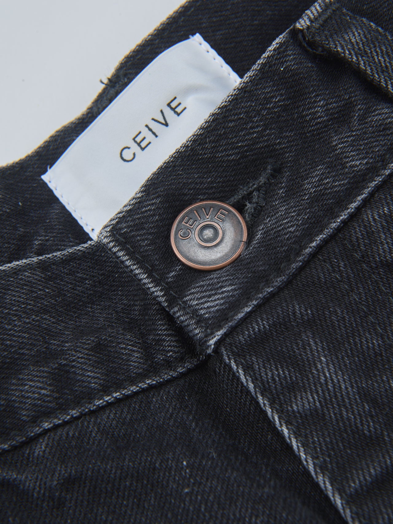 CEIVE、WIDE FIT、ボタン
