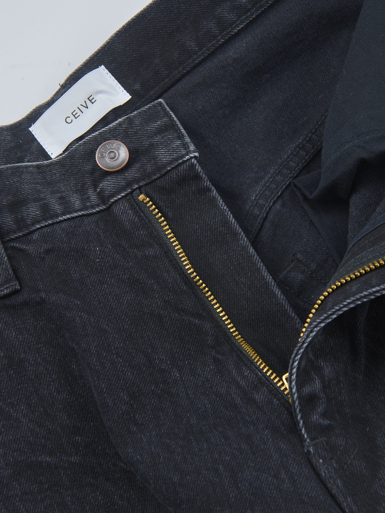 CEIVE、WIDE FIT、ファスナー