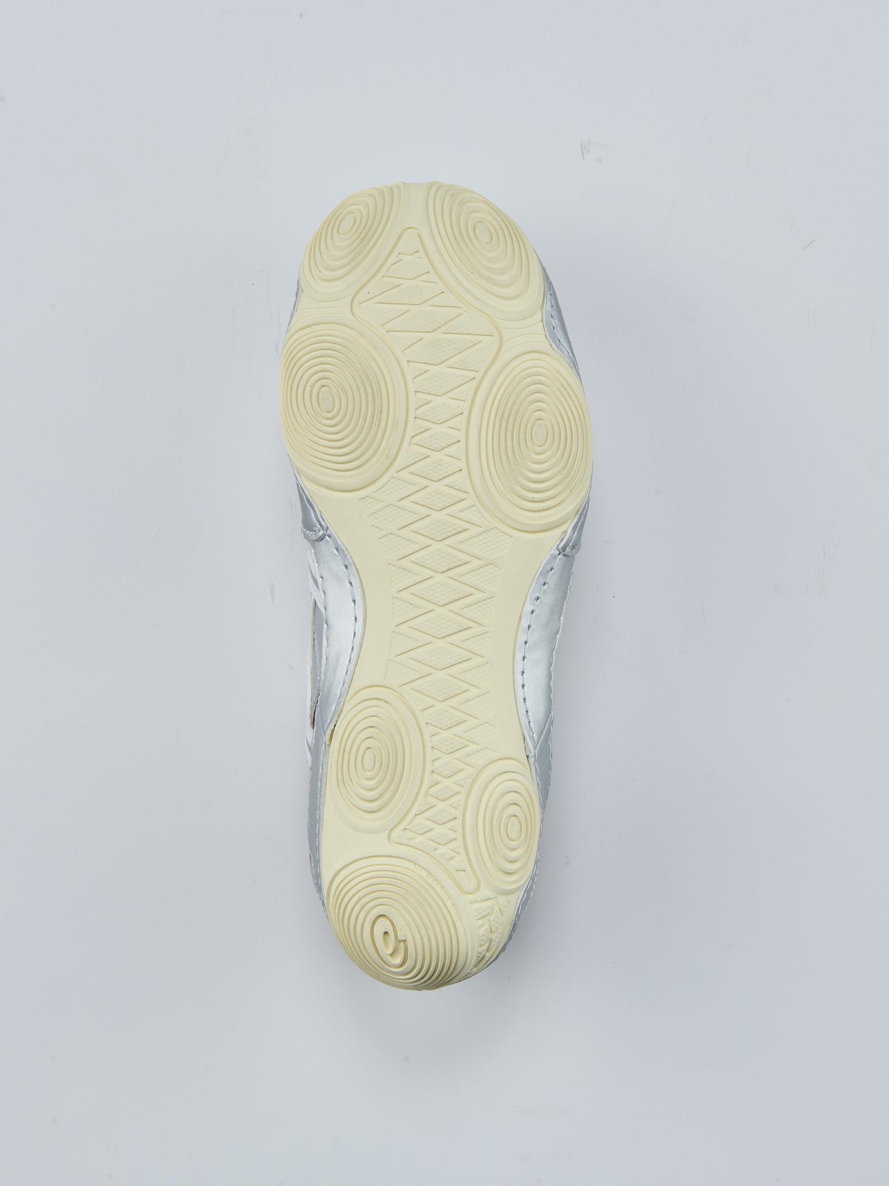 ASICS、HYPERSYNC、アウトソール