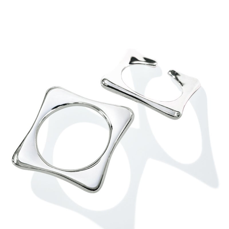 ジュエッテの新作、スクエアシルエットの2本組リングセット