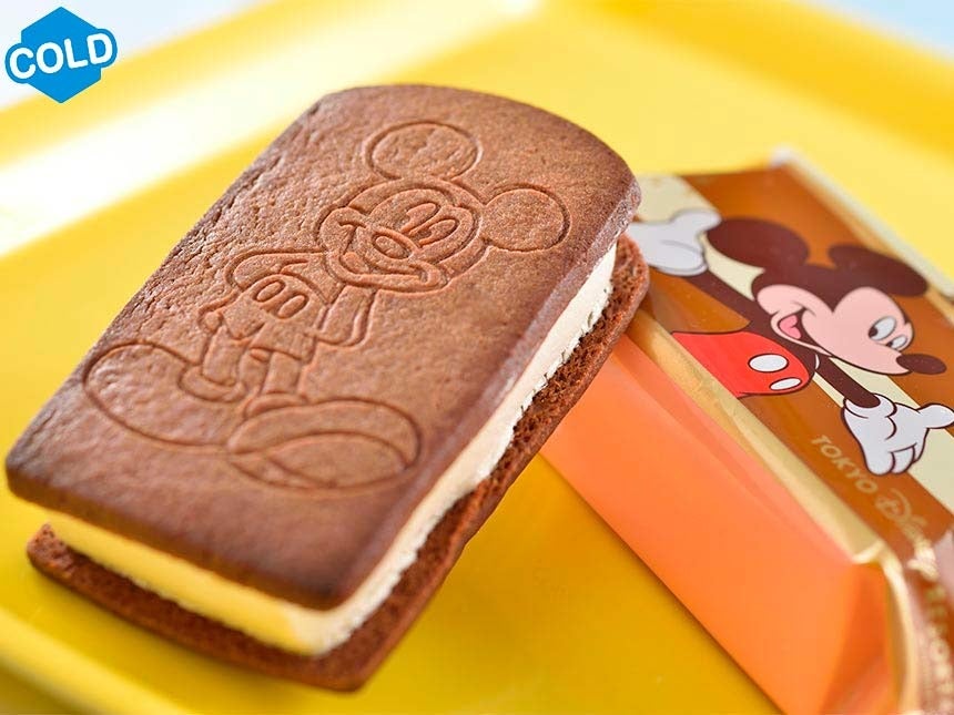 東京ディズニーシー食べ歩きオススメグルメ「ティラミス・クッキーサンドアイス」