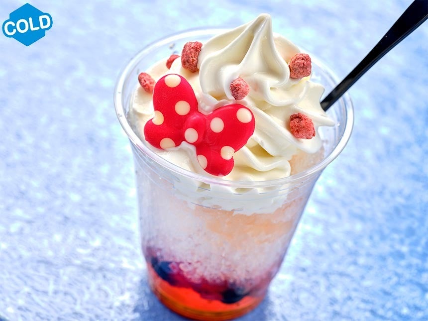 東京ディズニーシー食べ歩きメニュー 期間限定「シェイブアイスサンデー（ピーチ、ミックスベリー、紅茶ゼリー）」