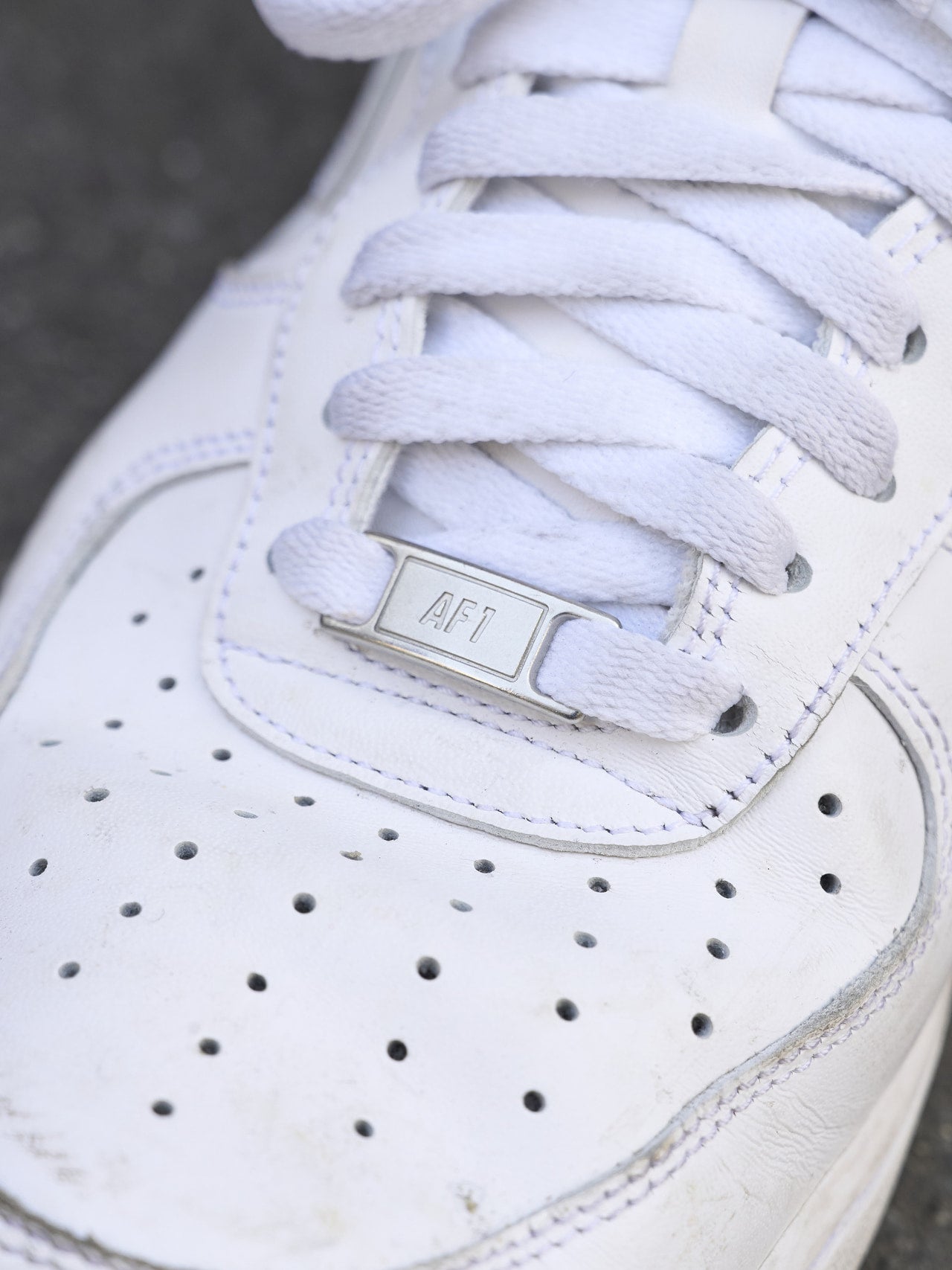 ナイキのエアフォース1のプレート