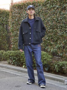 [中田 圭祐] 「コンバース」のウエポンも「A.P.C.（アーペーセー）」の特別なデニムもエイジングが愛しい。ワントーンな大人スニーカースタイルで。【メンズノンノモデルの私服スナップ】