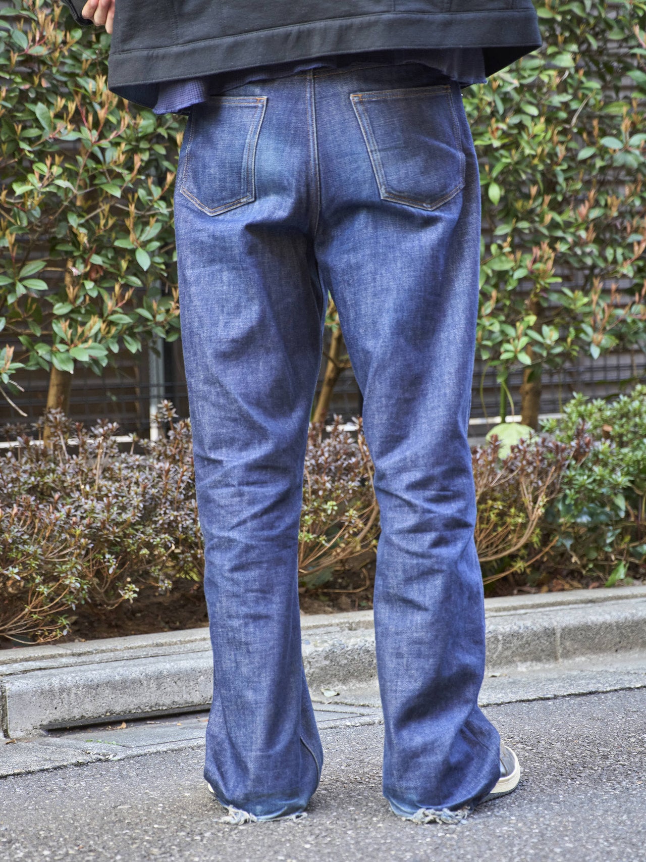 アーペーセー×マーク ジェイコブスのジーンズのバック