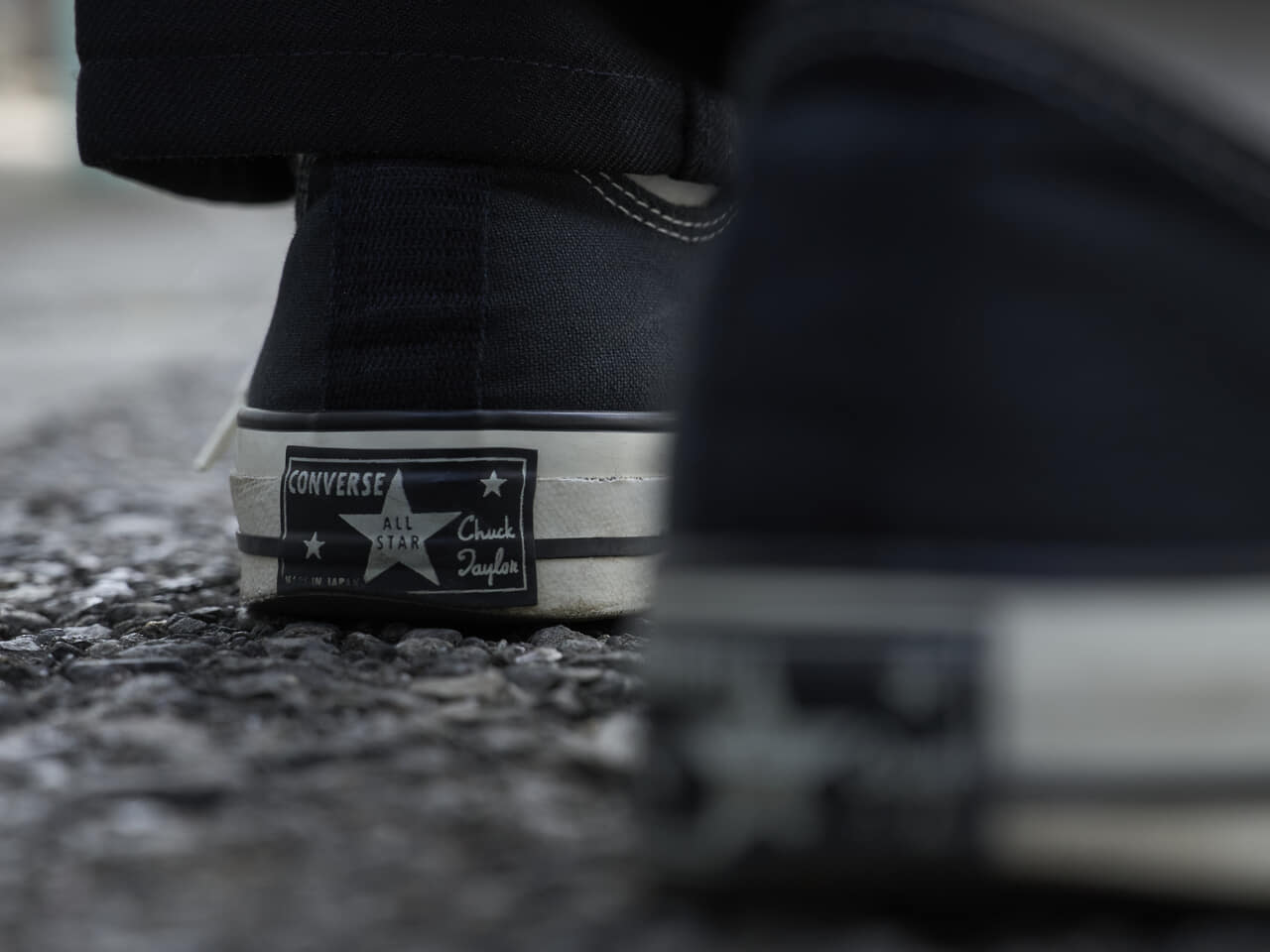 特別な「コンバース オールスター」を春コーデに。【おしゃれな人はメジャーブランドの愛用スニーカーをどう履く？Vol.150】