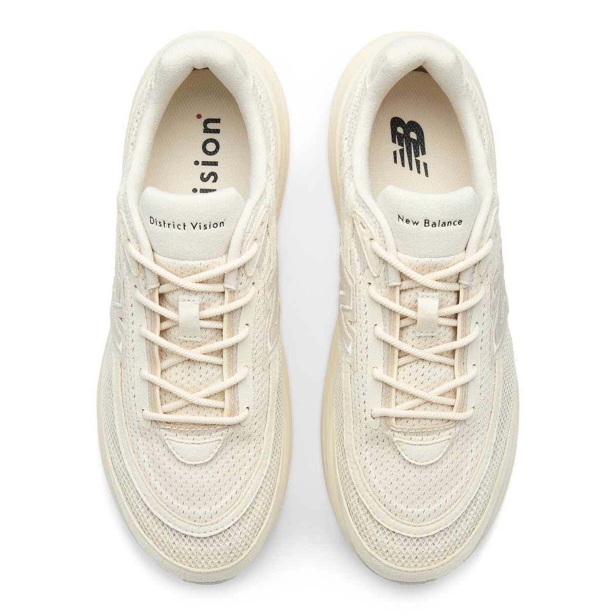 District Vision ＆ New Balance 1080 v15　ベージュ　3