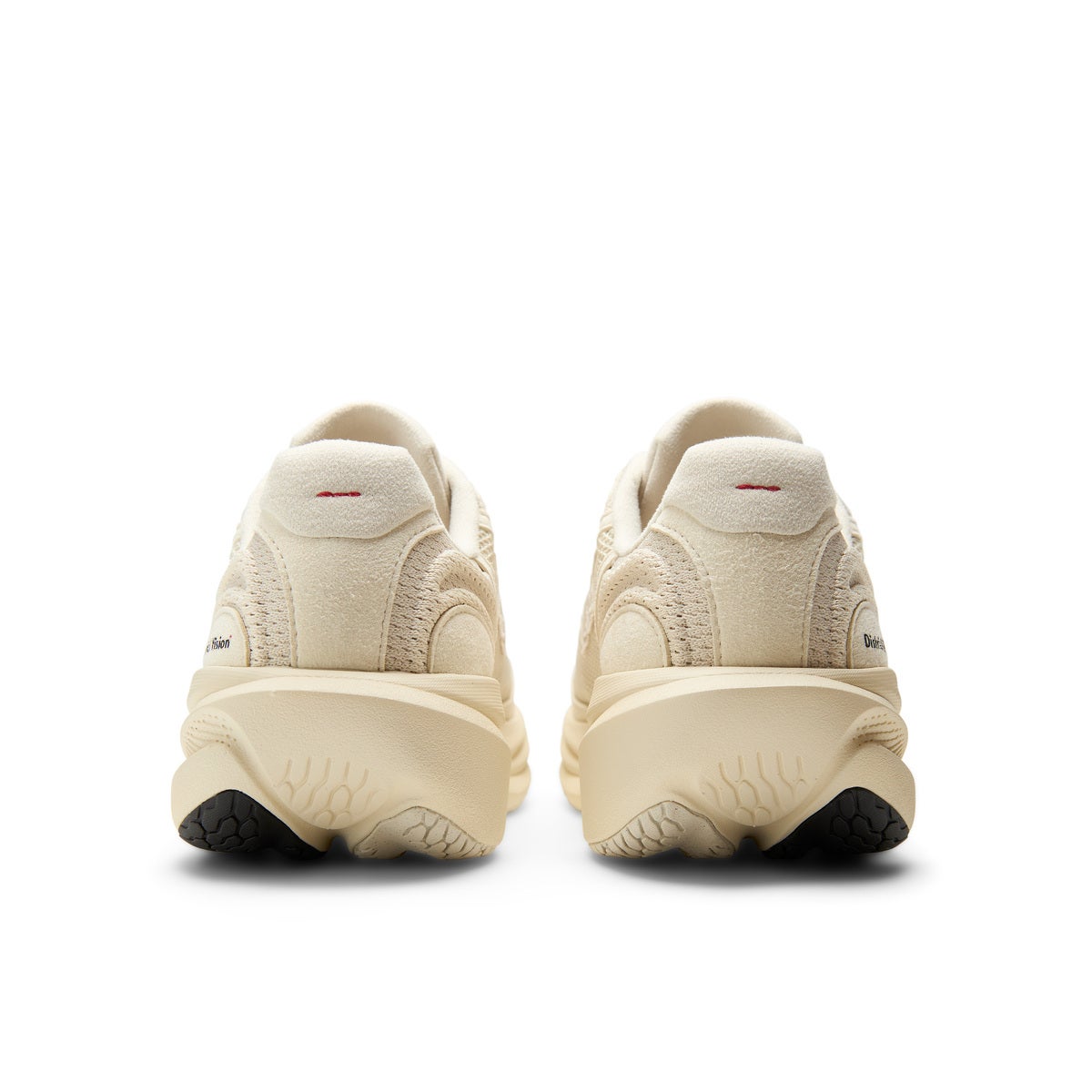 District Vision ＆ New Balance 1080 v15　ベージュ　4