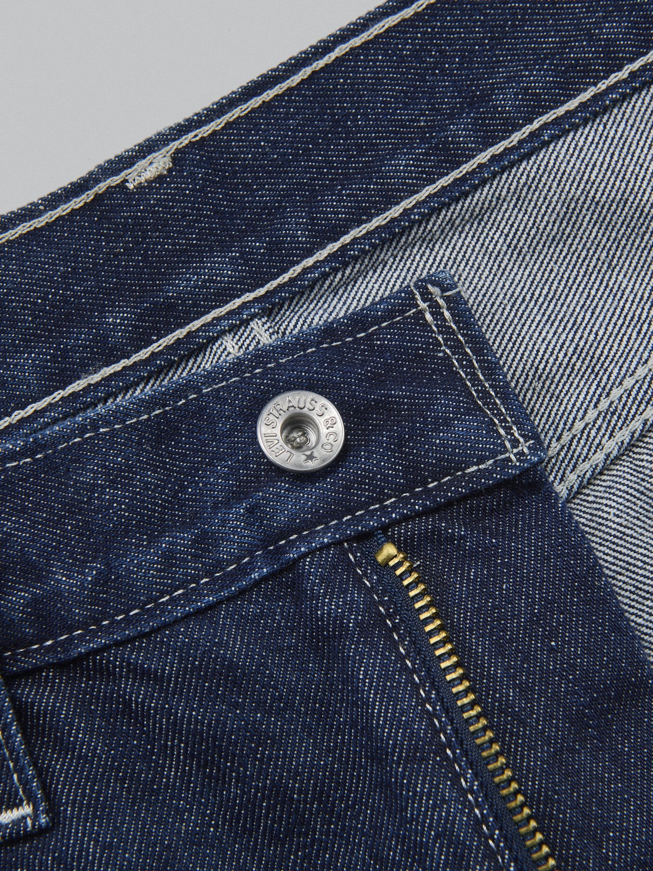 リーバイス®(Levi's®)の568® DBL kneeのボタン部分