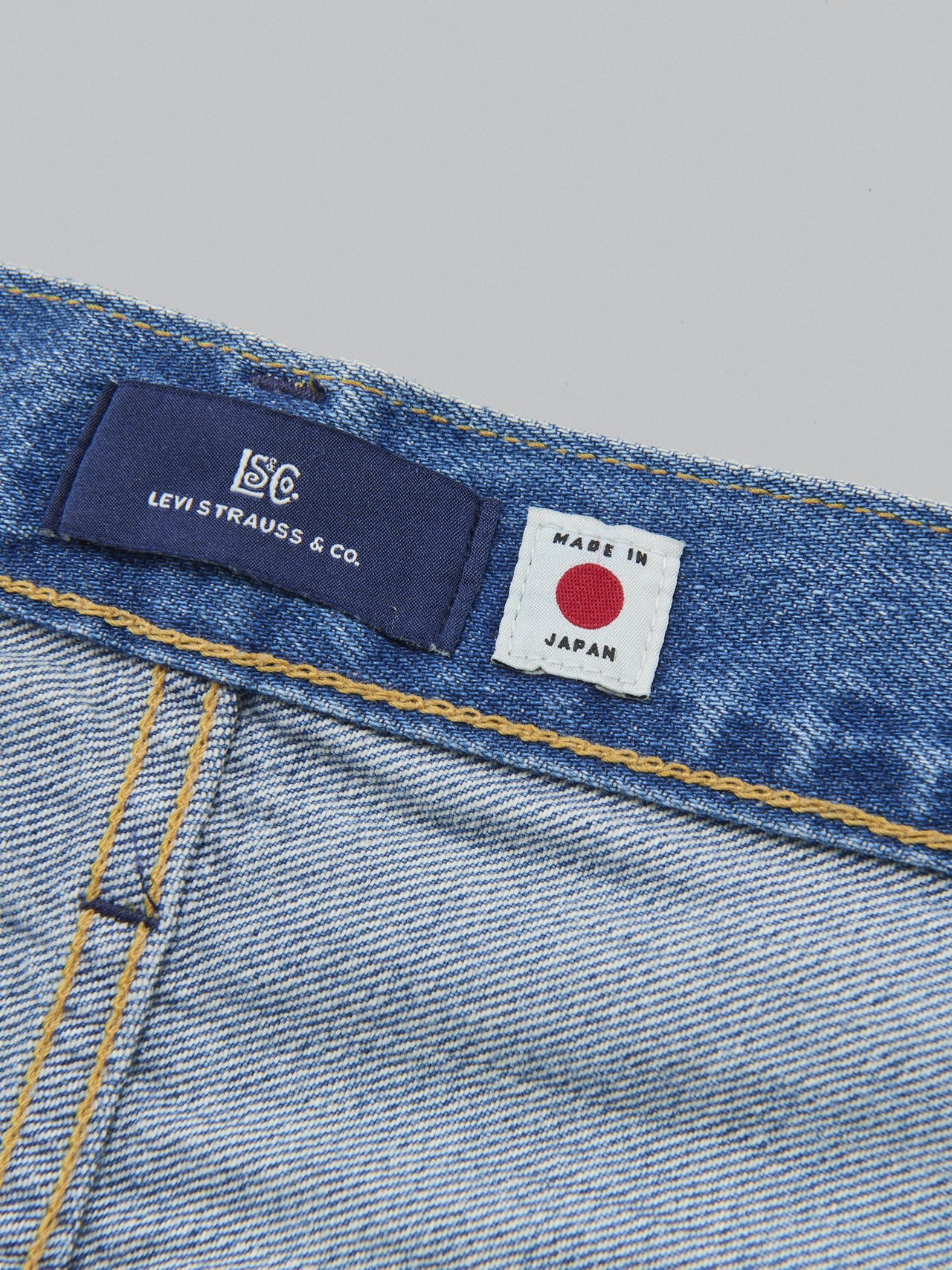 Levi's&reg; BLUETAB&trade; 1980s 501 Customizedのロゴ